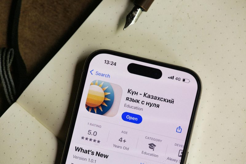 知识付费VS工具类:2025年哪种AI小程序更容易赚到第一桶金?(真实案例拆解)-聚林创库