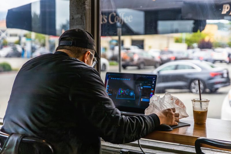 AI绘画、写作、剪辑，哪个副业更适合零基础小白？3个维度帮你选-聚林创库